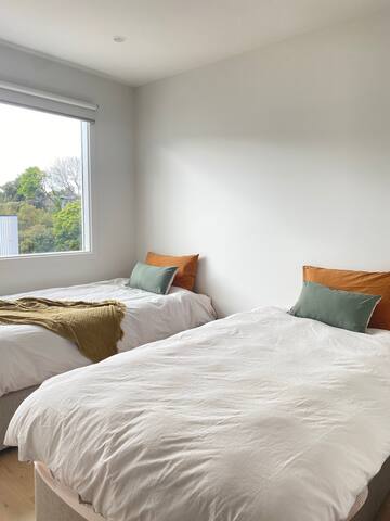 Sorrento White House Coastal4+Bed Retreat withPool gallery image 2