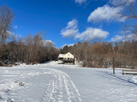 Cozy Main Street Home. 9 min to Okemo. Large Yard.