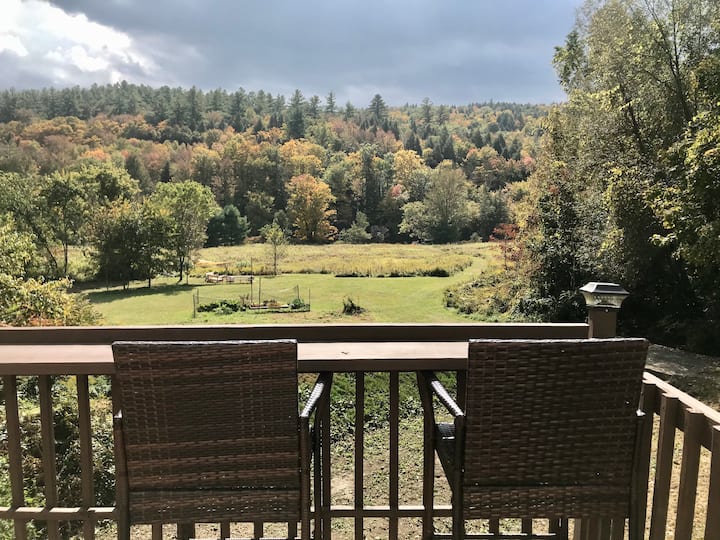 Cozy Main Street Home: A Cavendish Retreat 9 Minutes from Okemo