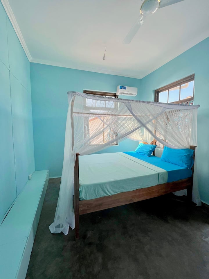 Room no. 11 (Private Bathroom) in Balcony House Apartments for Rent