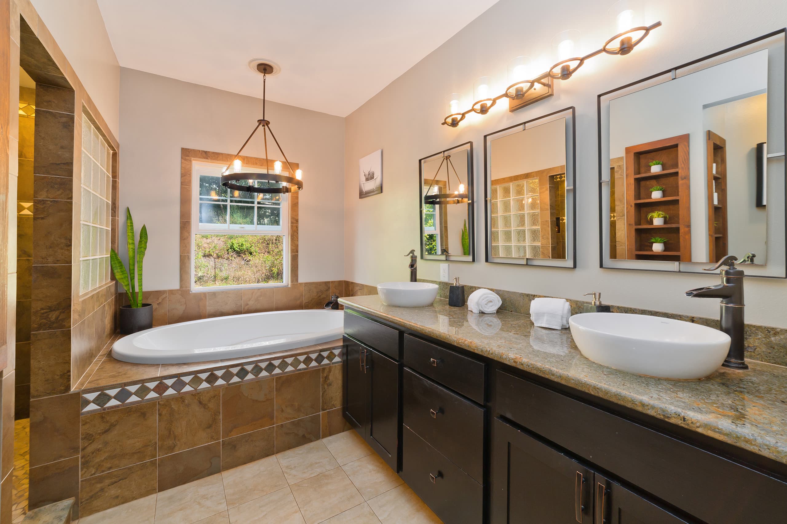 Home in Kailua-Kona · ★5.0 · 5 bedrooms · 10 beds · 5 baths - Image 20