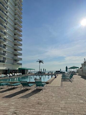 Spacious 2 bedroom condo on the beach gallery image 2