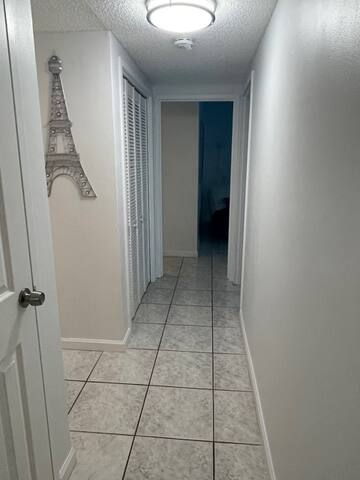 Spacious 2 bedroom condo on the beach gallery image 5