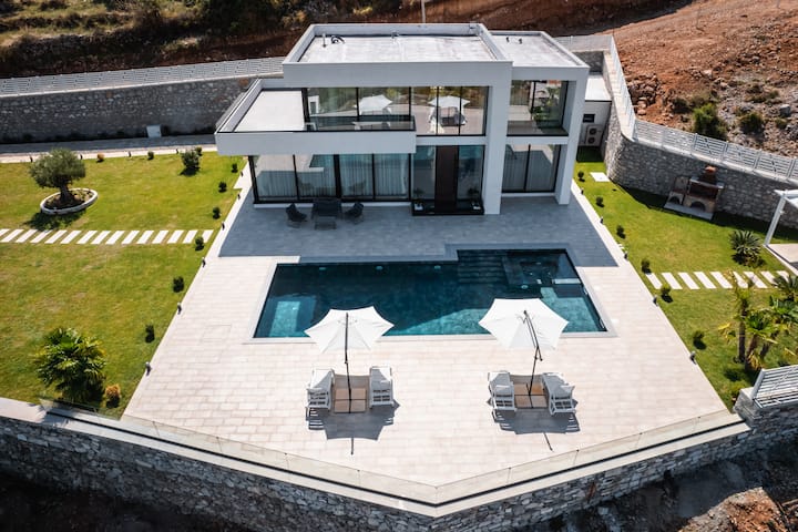 The Panoramic Villa | Infinity Pool