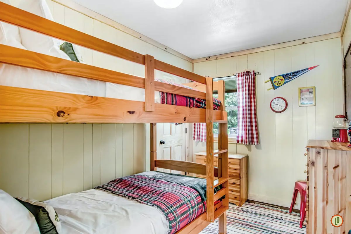 Bedroom 3 with bunk beds