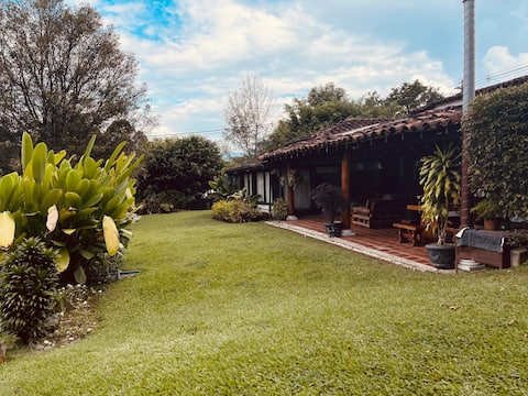 Casa Campestre Villa Estella, close to the city