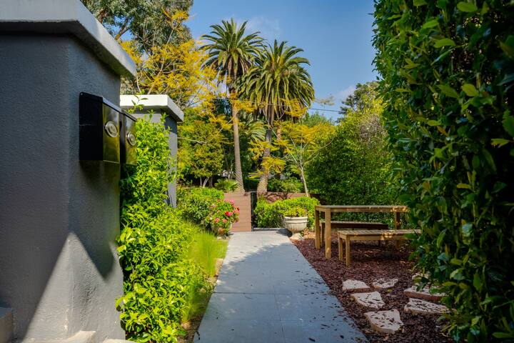 Beautiful Hollywood Craftsman gallery image 5