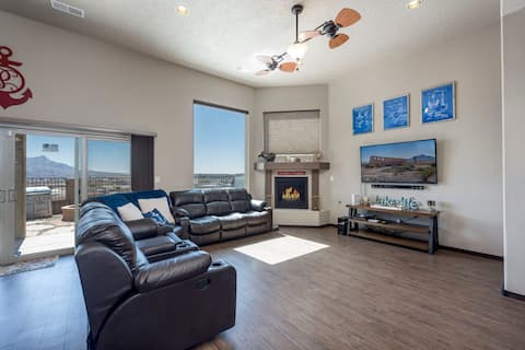 TURTLEBACK OASIS! Mins to Lake, Hot Springs & Golf