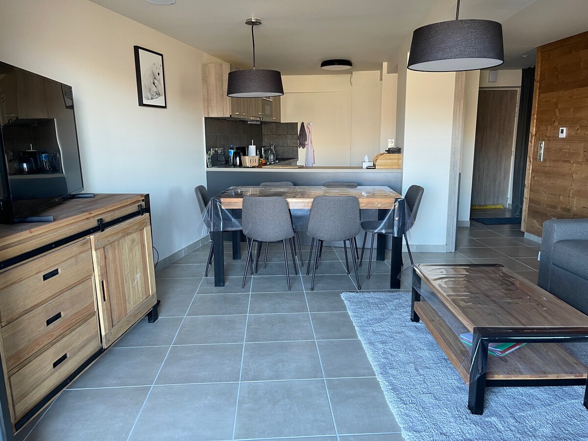 Beautiful large apartment in Charvet Arcs 1800 Condominiums for Rent
