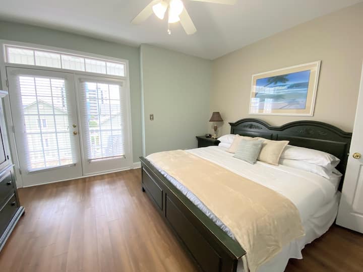 Bedroom #5 - King Sized Bed, Ensuite Bathroom, and outside deck access. Level 2