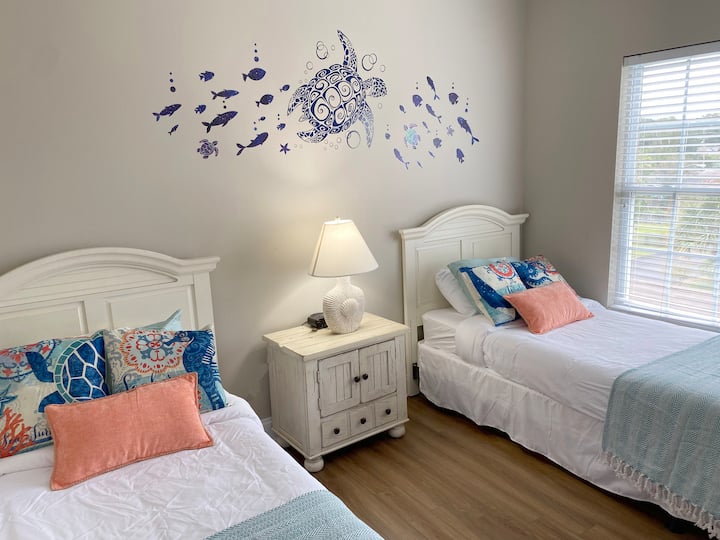 Bedroom #3 with 2 Twin beds and Ensuite Bathroom
