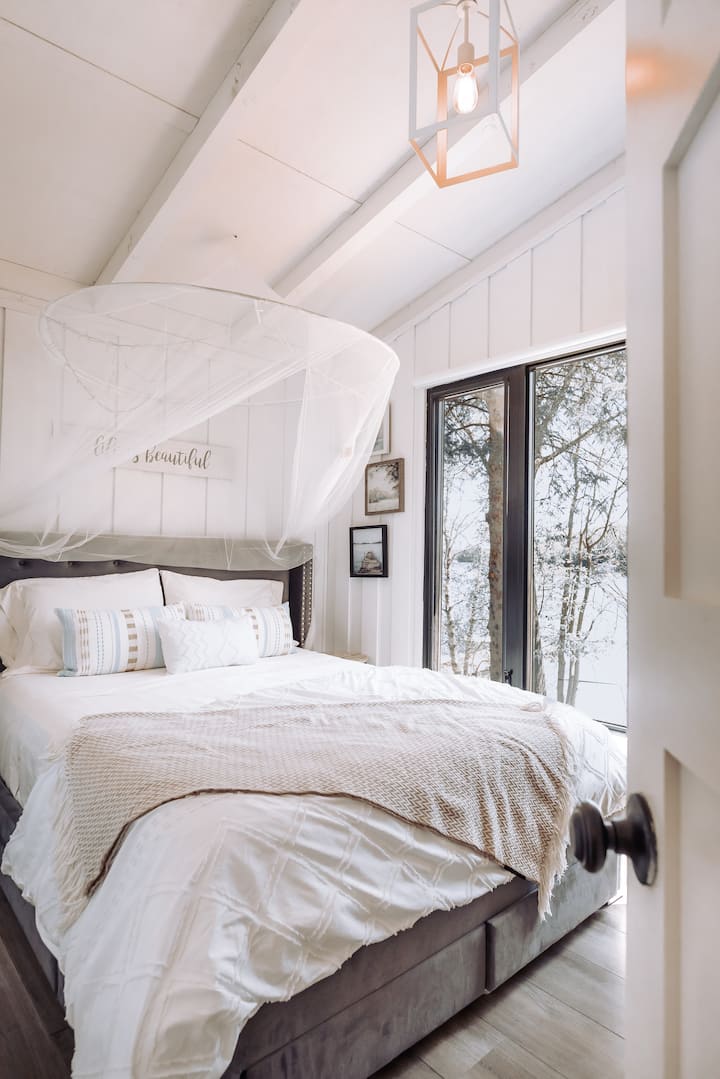 Master 1 of 2 with a Queen Bed - with expansive windows with Lakefront views