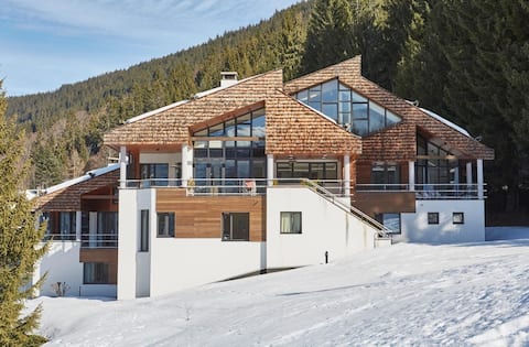 430 m² quadruplex, ski-in, ski-out in Carroz