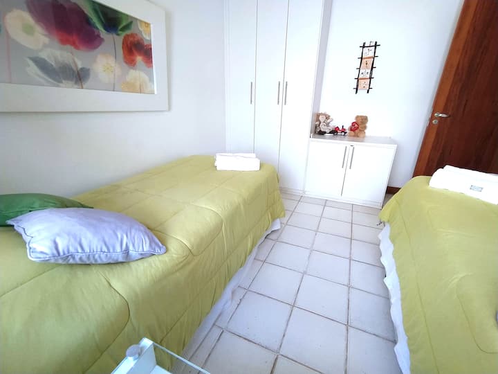 Apartmán s dvoma samostatnými lôžkami a treťou rozkladacou posteľou.