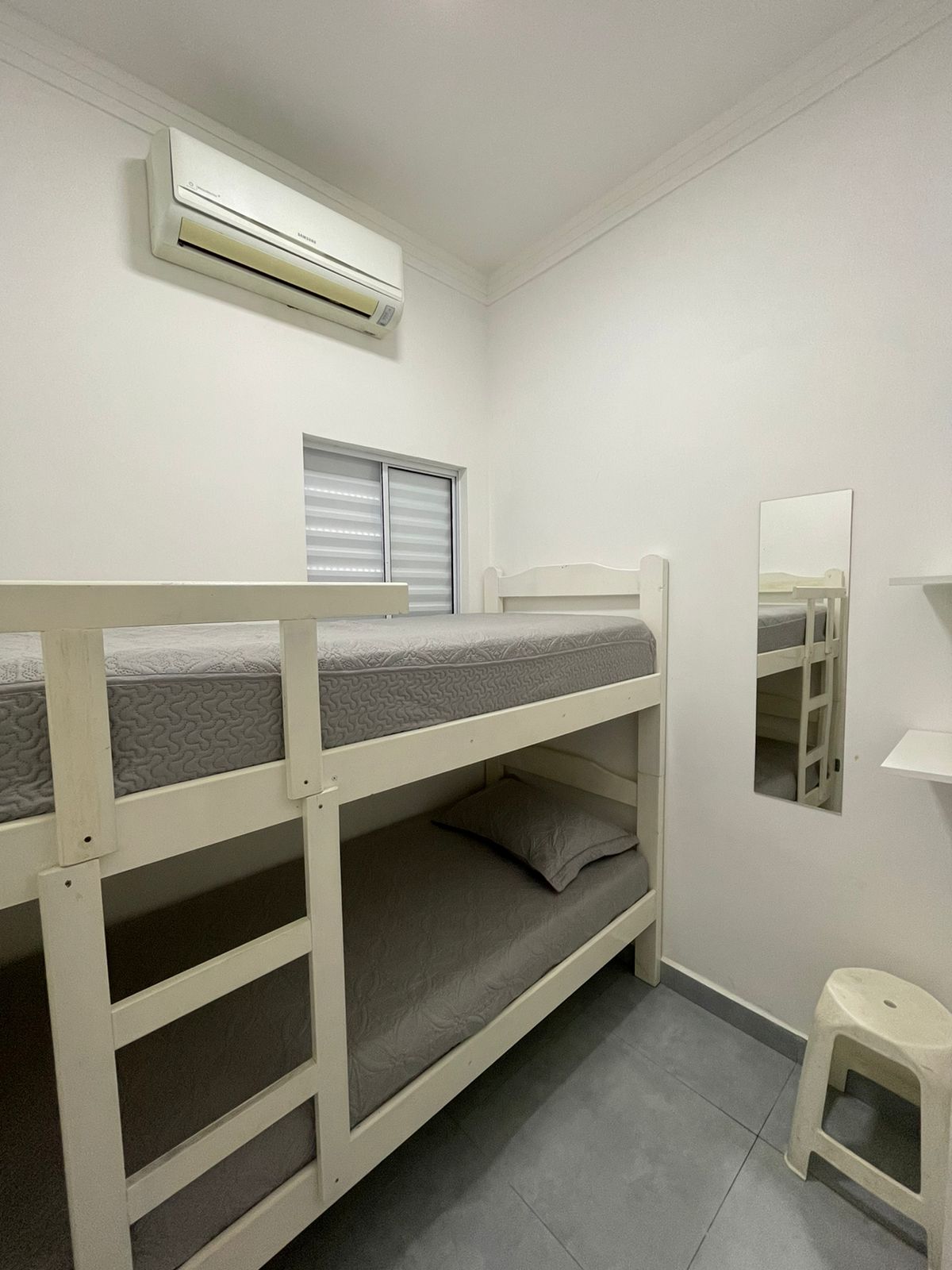 Krevet na kat u spavaćoj sobi 