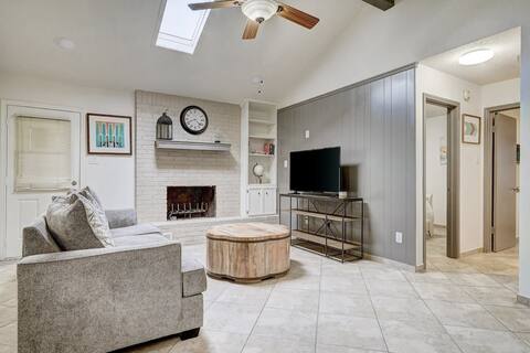 Hutto 4 Bedroom - Spacious - Lovely Private Home