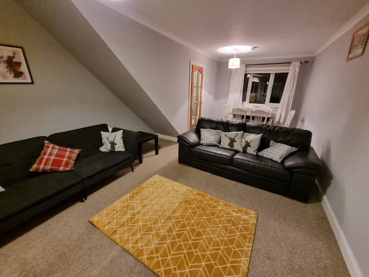 Comfortable 2 Bedroom Home Sleeps 6 In Dunfermline - Loch Ore