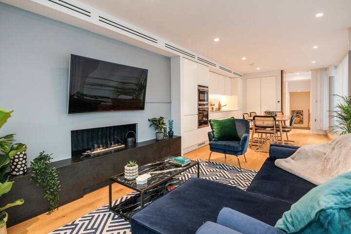 Kula Holborn – Superior Three Bed Apartment gallery image 2