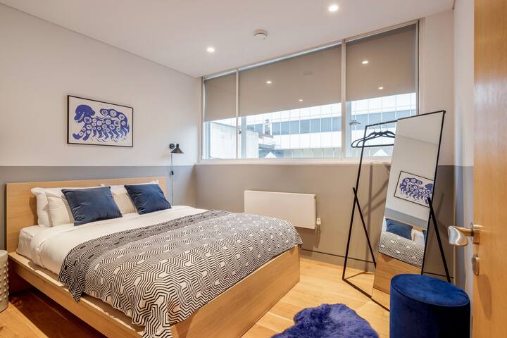Kula Holborn – Superior Three Bed Apartment gallery image 4
