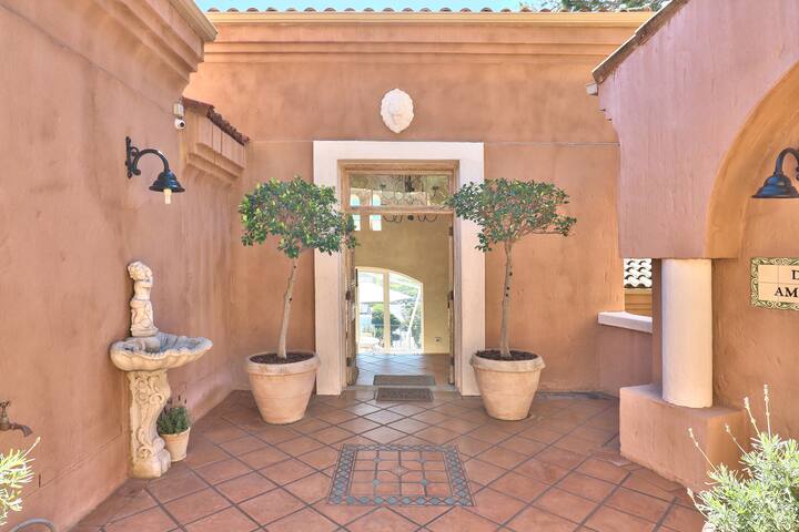 Magnificent sea-facing Villa with pool and views gallery image 2