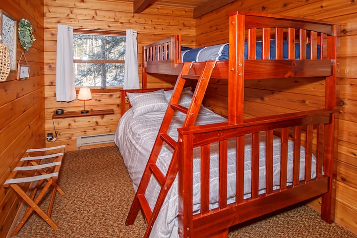 Dormitorio de abajo con litera 