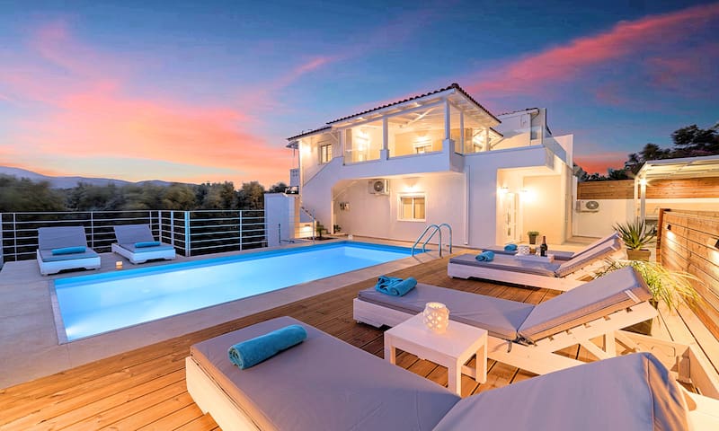 Villa Etoile Heated Pool