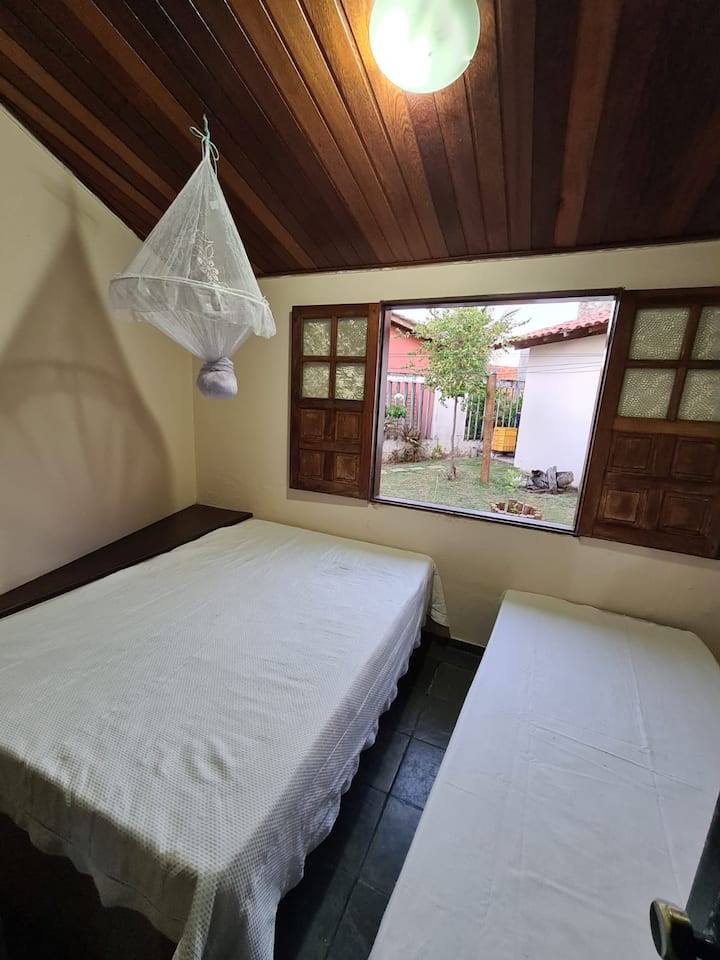 Habitación: 1 matrimonial + 1 individual