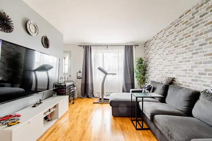 Chambre Privée Avec Stationnement Gratuit Et Gym - Dorval