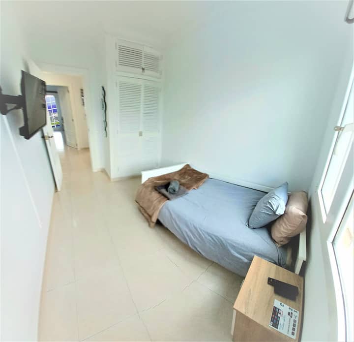 Единична стая - с второ разтегателно легло за максимум 2 - ма души и телевизор