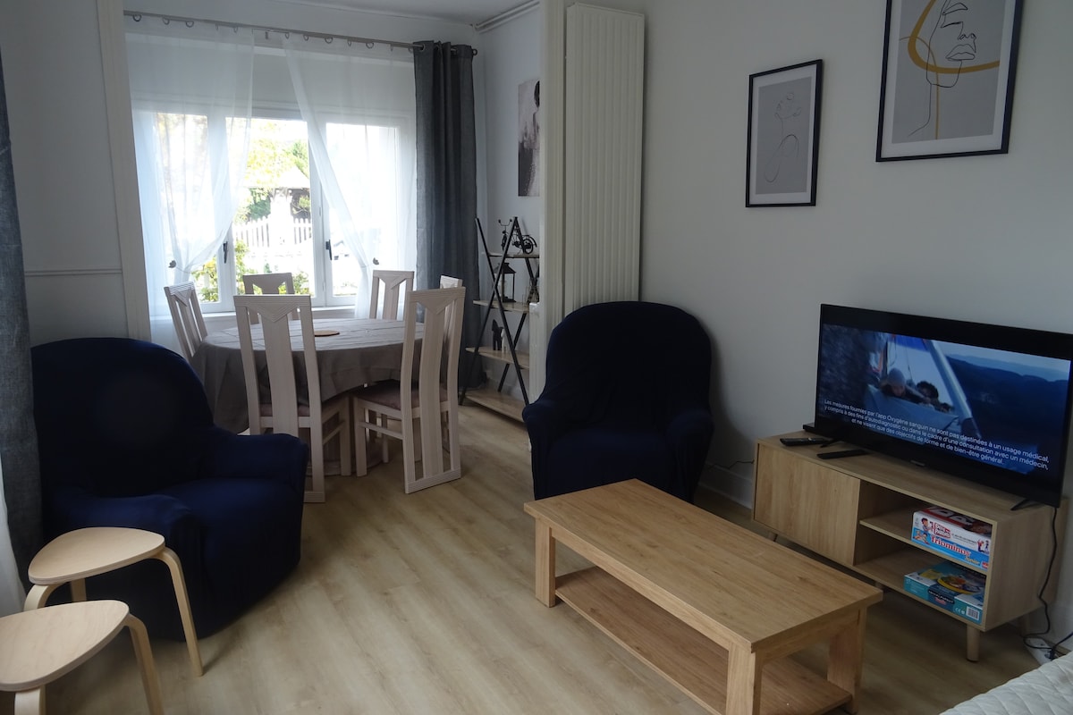 Top performing Airbnb: Pleasant house 2 steps from the sea and the city in Ouistreham