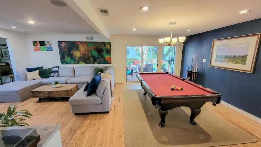 White Rock Gem 2 Kings | EV Charger | Work Station