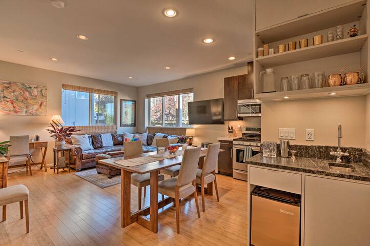 Upscale Townhome w/Roof Deck Views of Cascades gallery image 3
