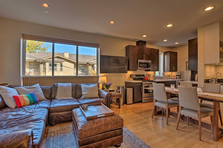 Upscale Townhome w/Roof Deck Views of Cascades gallery image 2