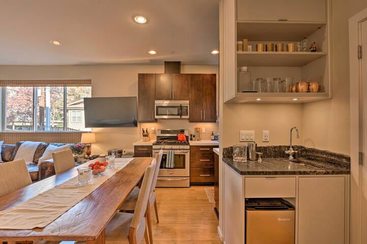 Upscale Townhome w/Roof Deck Views of Cascades gallery image 5