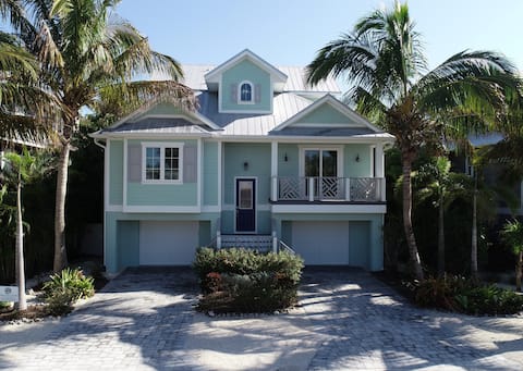 6 Bed/5.5 Bath Heated Pool -1 Minute Walk to Beach