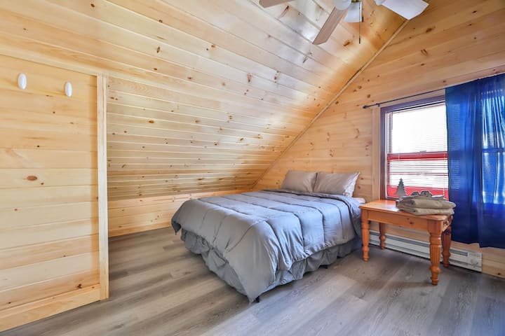 Second floor bedroom 1/4 