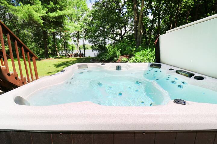 Gorgeous Lake Home- 10 mins to MOA and MSP airport gallery image 3