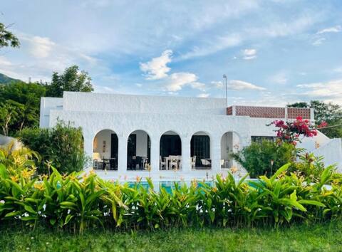 *Casa Verano Rivera* Elegant country estate