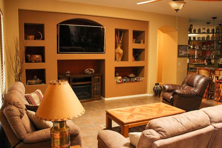 Jacuzzi/pool, 5 Br, 1 Acre & Desert Access! - Surprise, AZ