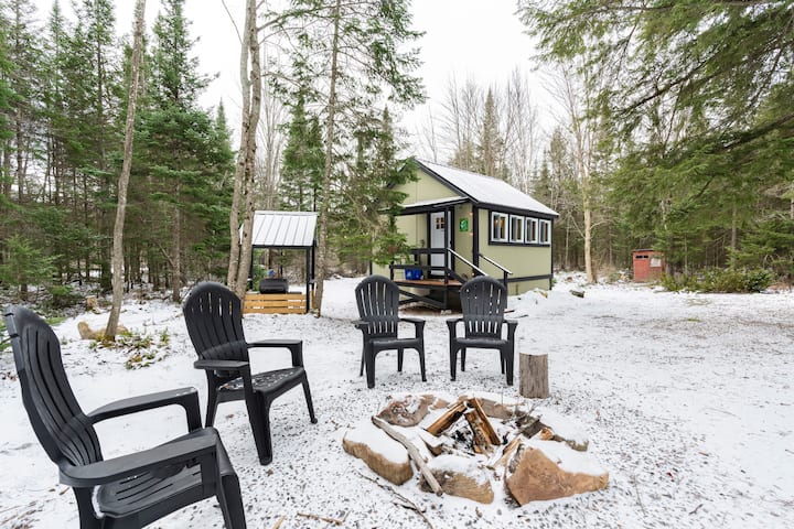 Cabin 1 on the Muskoka River. Firewood included !