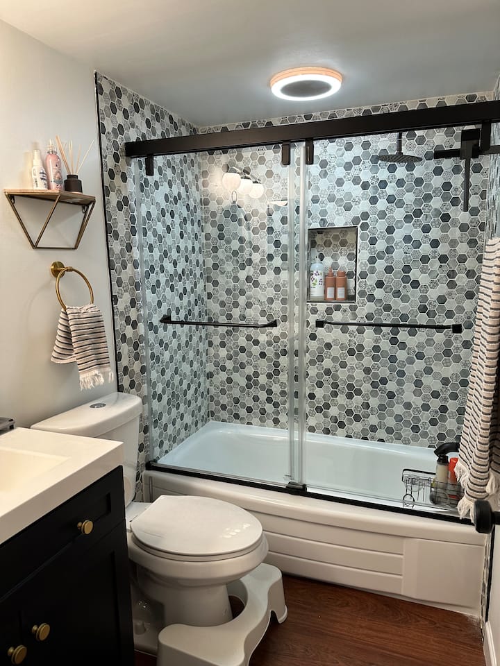 Mid century modern cute condo!