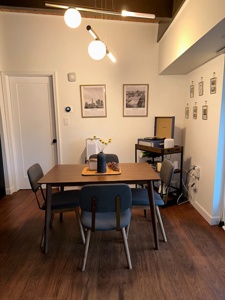 Mid century modern cute condo!