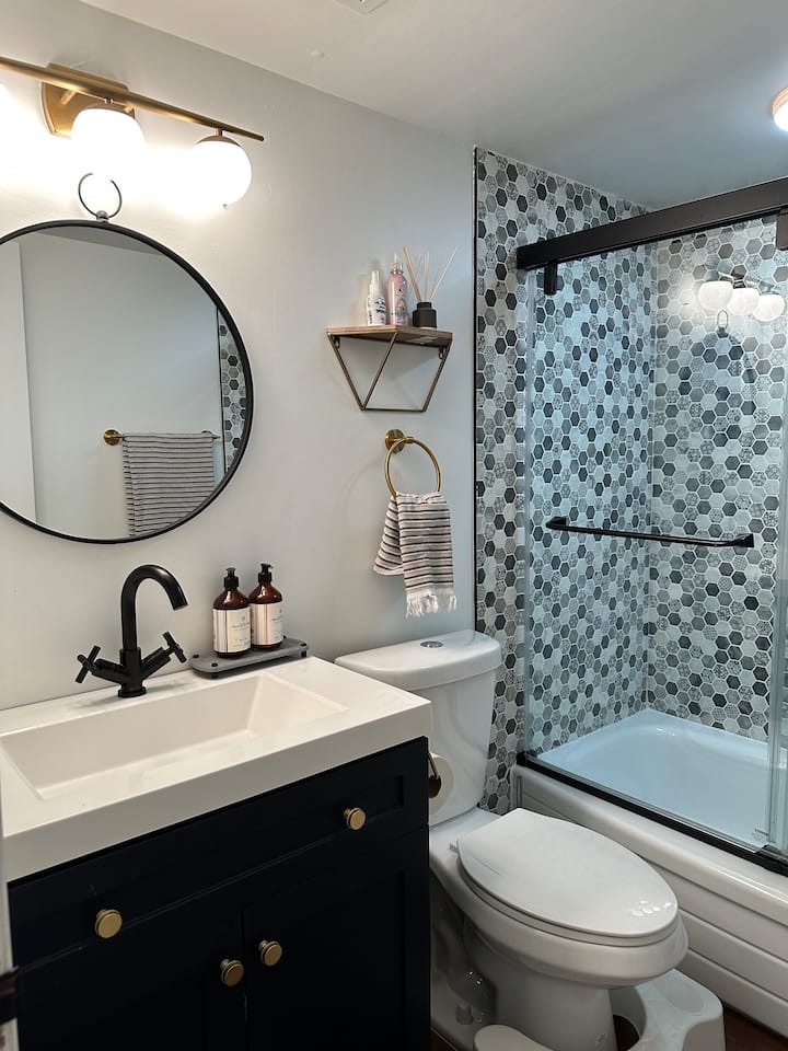 Mid century modern cute condo!