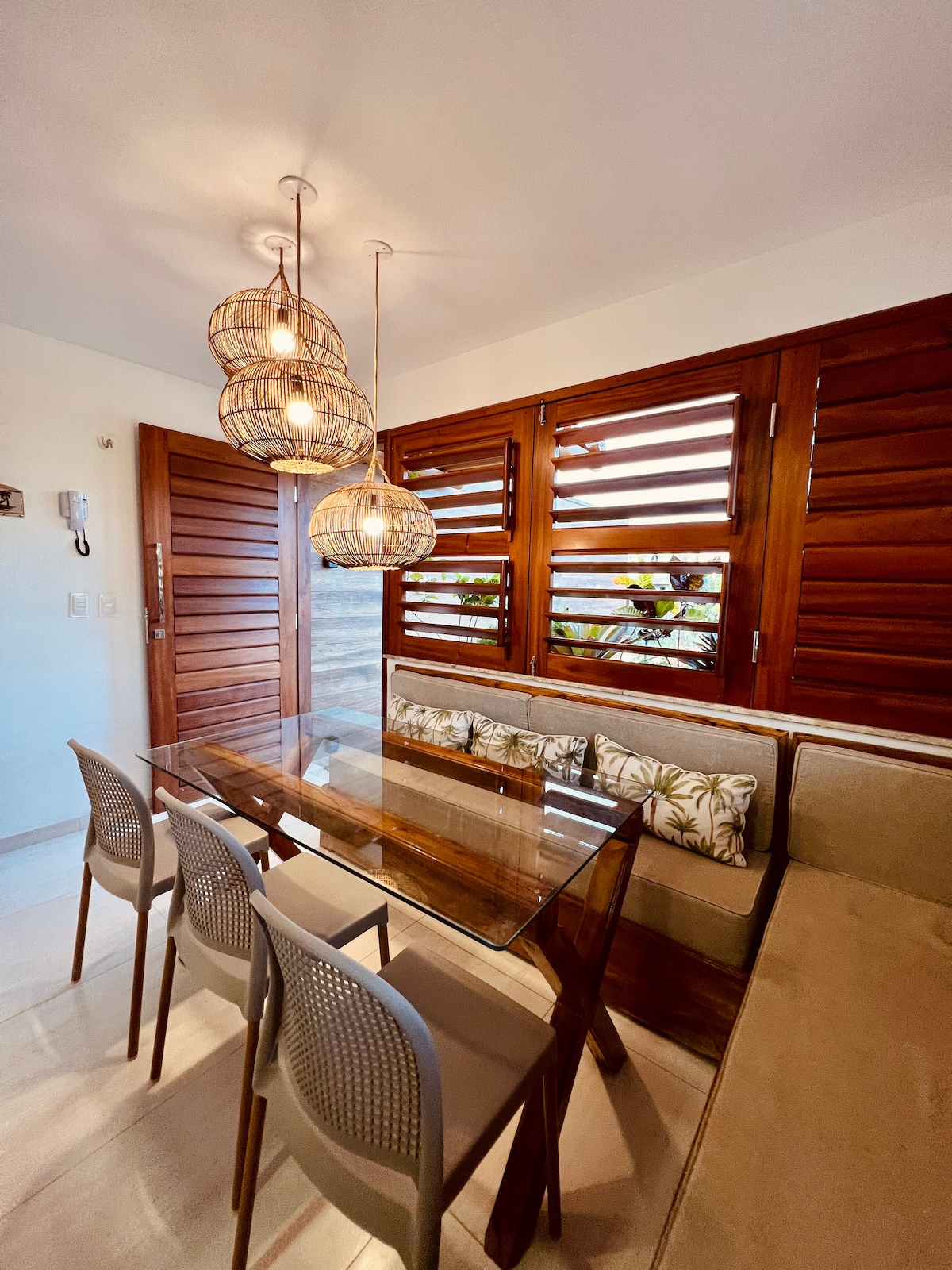 Obývačka s inteligentnou TV