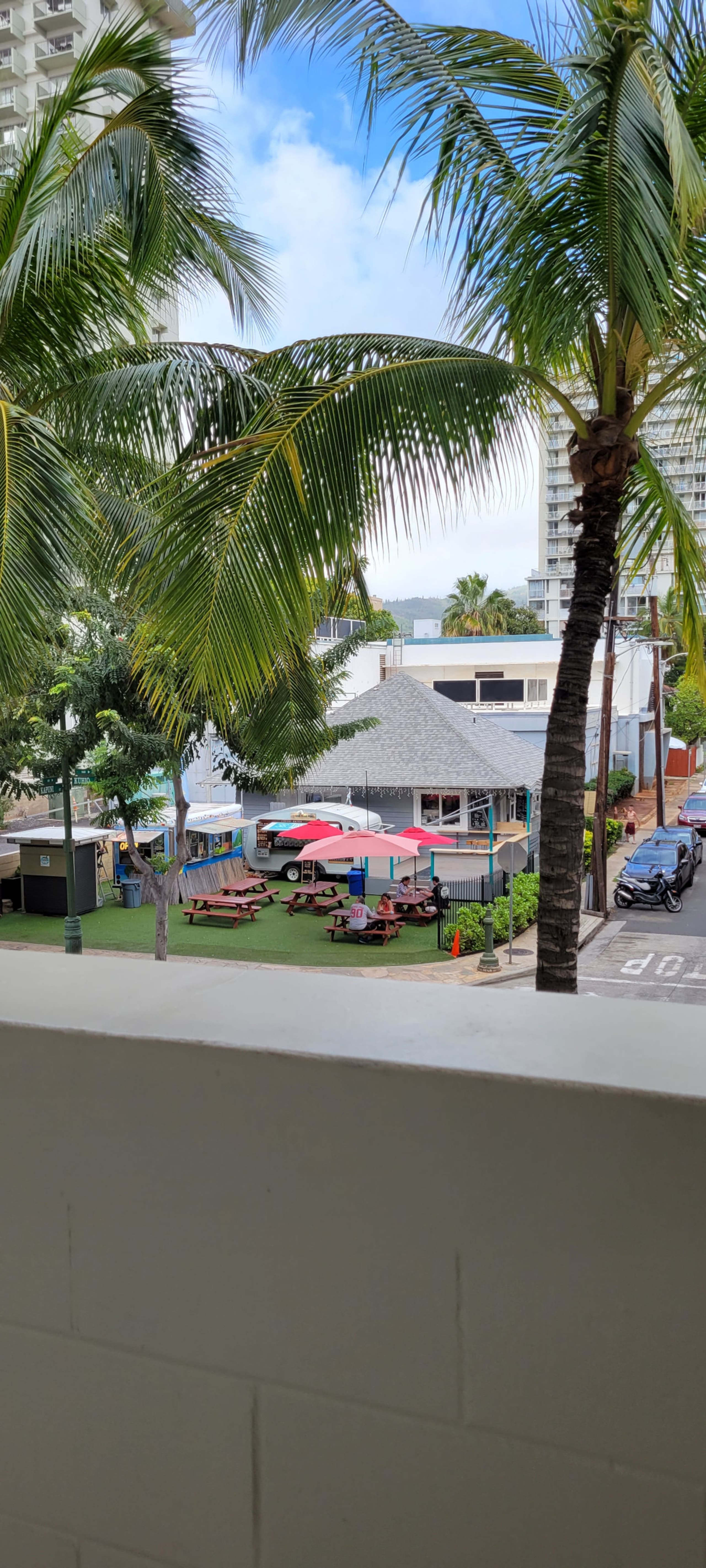 Condo in Honolulu · ★4.81 · Studio · 1 bed · 1 private bath - Image 11