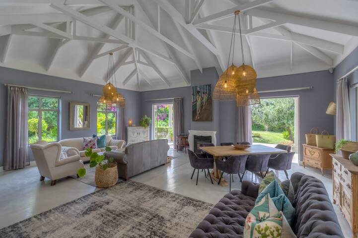 Amelie’s Secret Hideaway gallery image 4