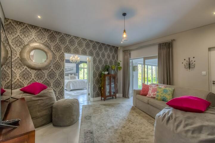 Amelie’s Secret Hideaway gallery image 5