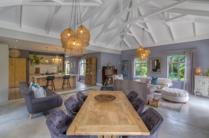 Amelie’s Secret Hideaway gallery image 2