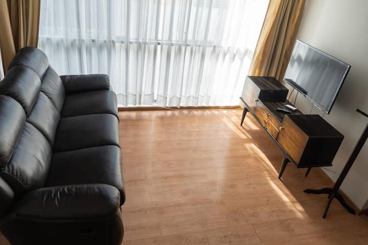 Beautiful apartment near everything/parking