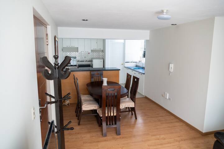 Beautiful apartment near everything/parking